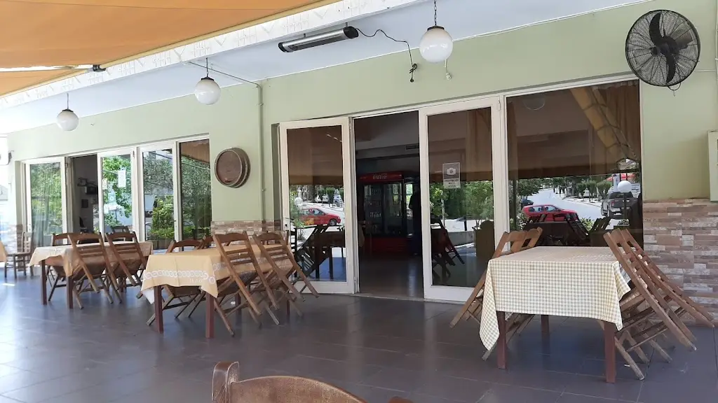 Ταβέρνα Φιλαράκια Restaurant in Oinófyta