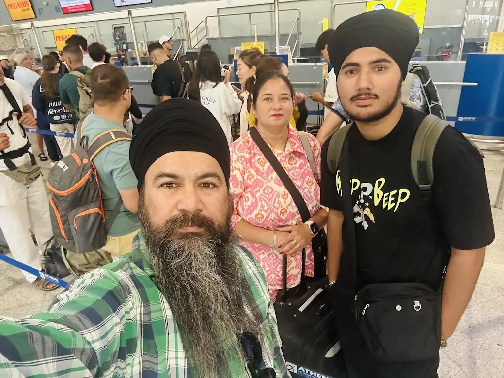 Gurdev Singh udhoke Restaurant in Oinófyta