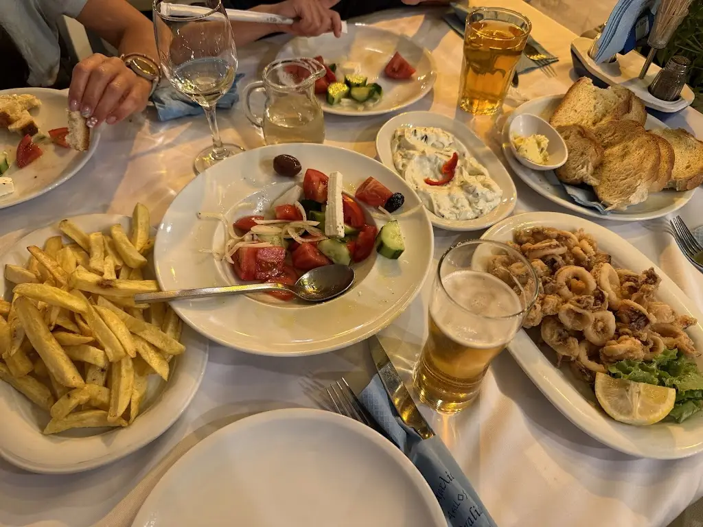 Rusi Dimov_Restaurant Paralia Aeollos_Paralía Avlídhos_review