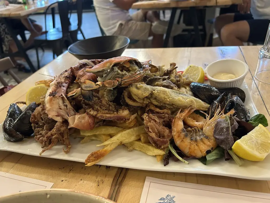 Ivaylo Tsonev_Restaurant paralia Medusa_Paralía Avlídhos_Bewertung