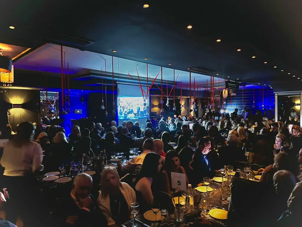 VANITA SOFRONI_Μπλε Πάπια_Anoixi_review