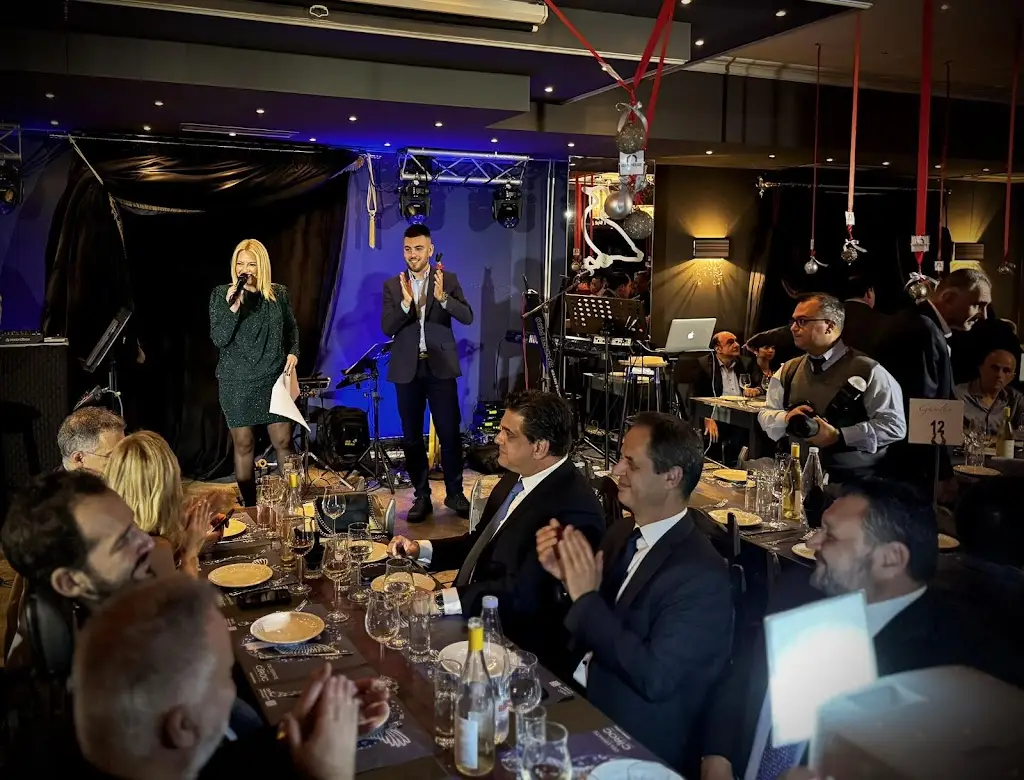 Μπλε Πάπια Restaurant in Anoixi