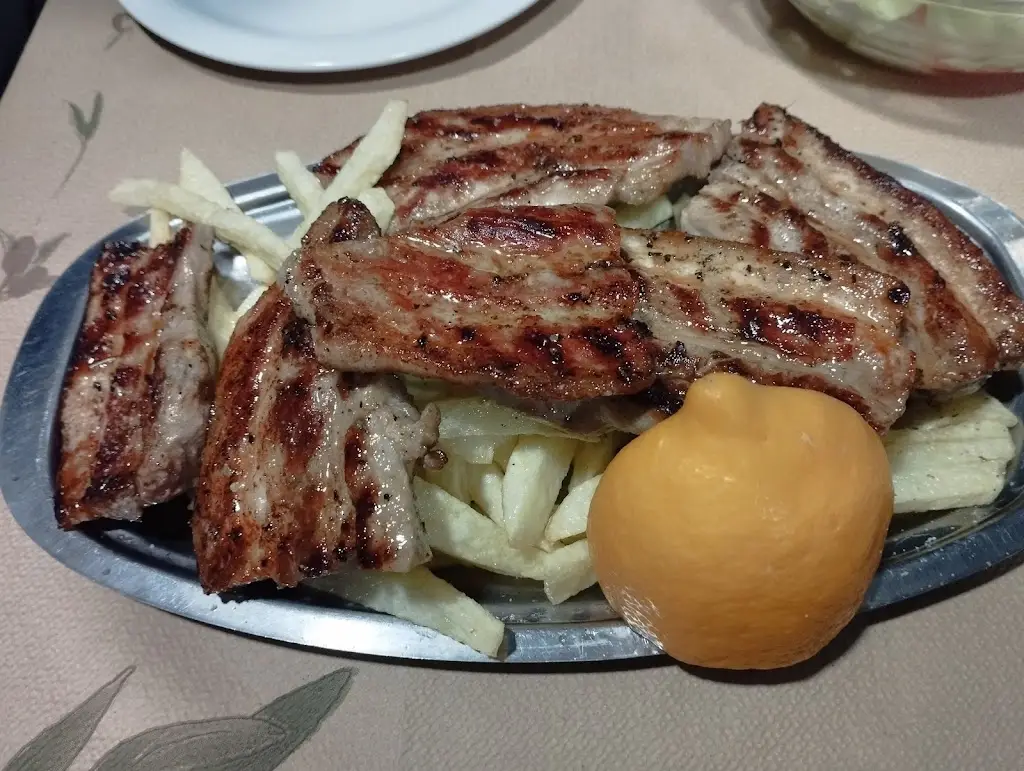 Yu Nemoto_Οι Μουριές - παραδοσιακό εστιατόριο-cafe-snack bar_Orchomenós_Bewertung