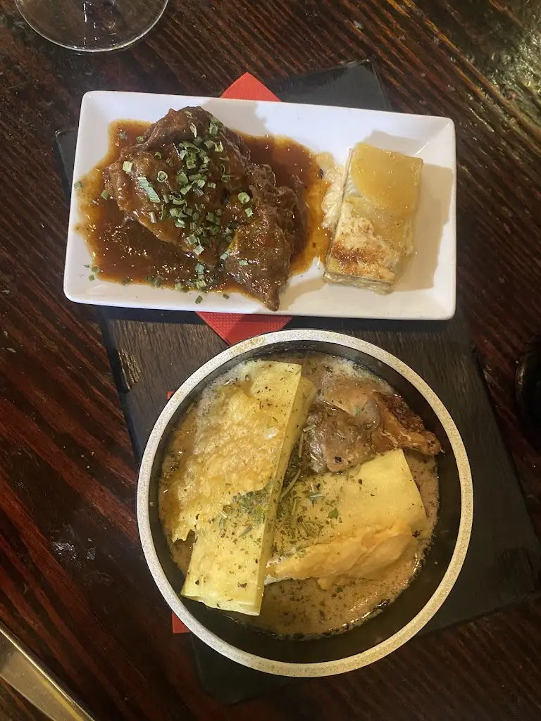 Jimaki Papoutsi_Karantonis_Pláka Dílesi_Bewertung