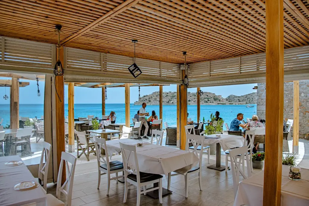 Ocean Restaurant_Pláka Dílesi_slider_image_1