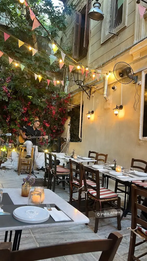 Amelia Campbell_Lyra Restaurant Athens_Pláka Dílesi_Bewertung