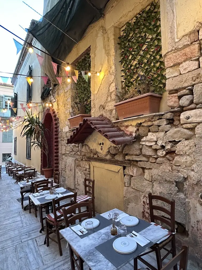 Lyra Restaurant Athens_Pláka Dílesi_slider_image_1