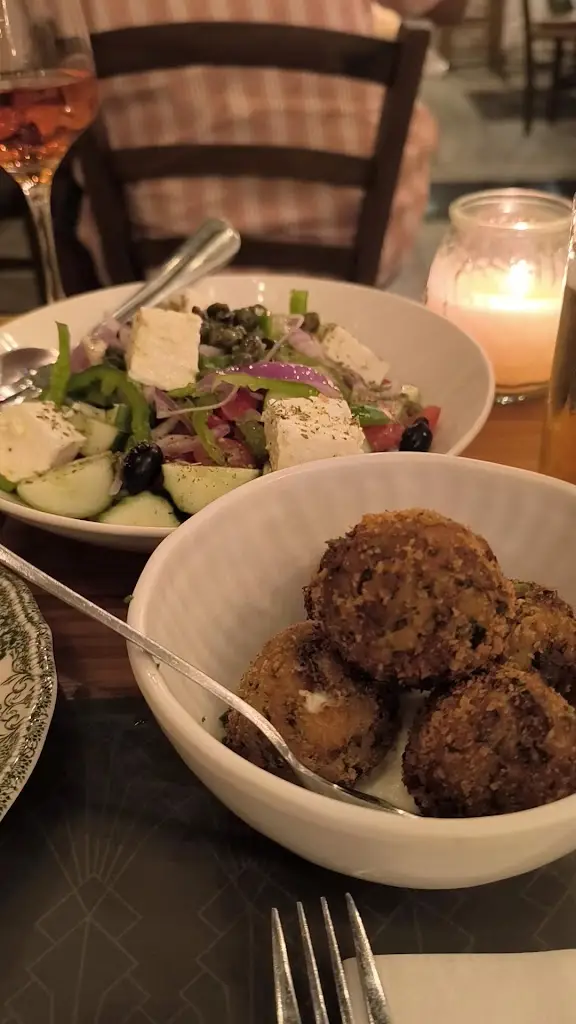 Lyra Restaurant Athens_Pláka Dílesi_slider_image_2