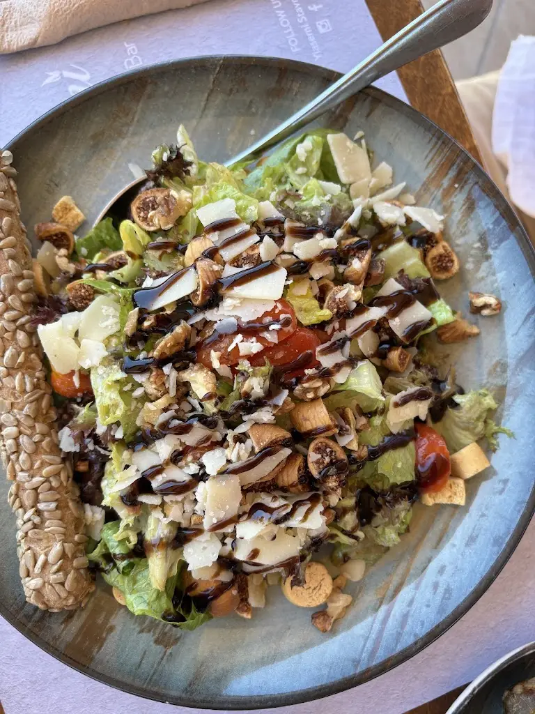 Slava S._Yiasemi_Stavrós_review