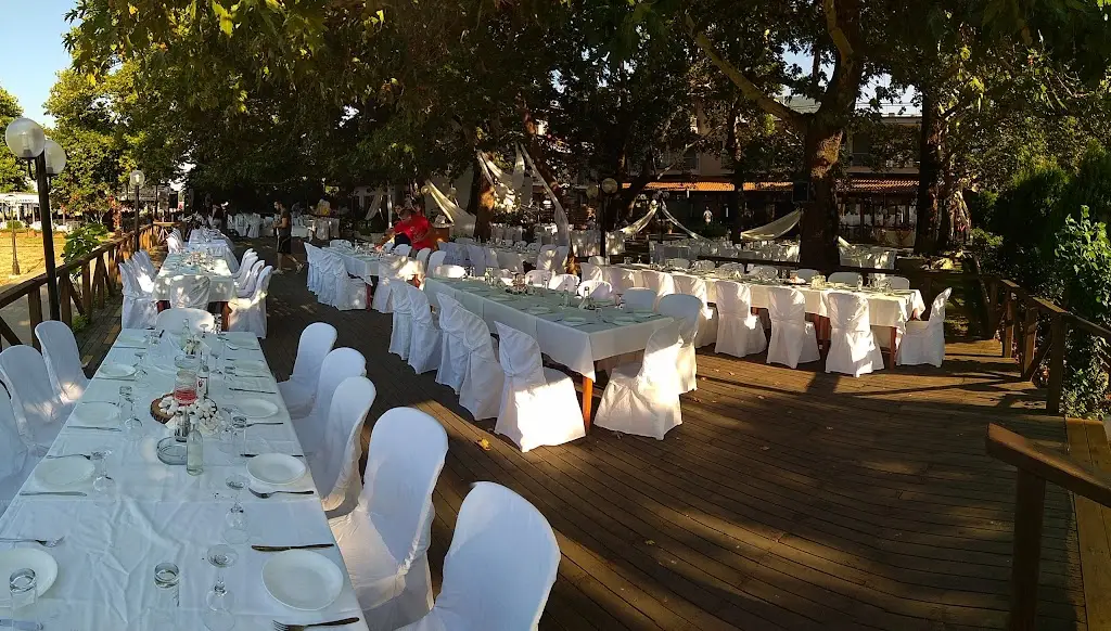 Kaliviotis Restaurant in Stavrós