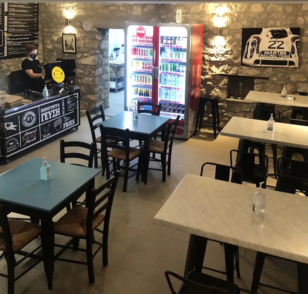 Ena sta orthia Restaurant in Stylída