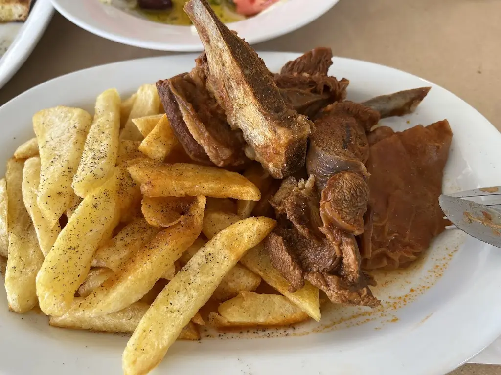 Mouries Traditional Greek Restaurant_Skýros_slider_image_3