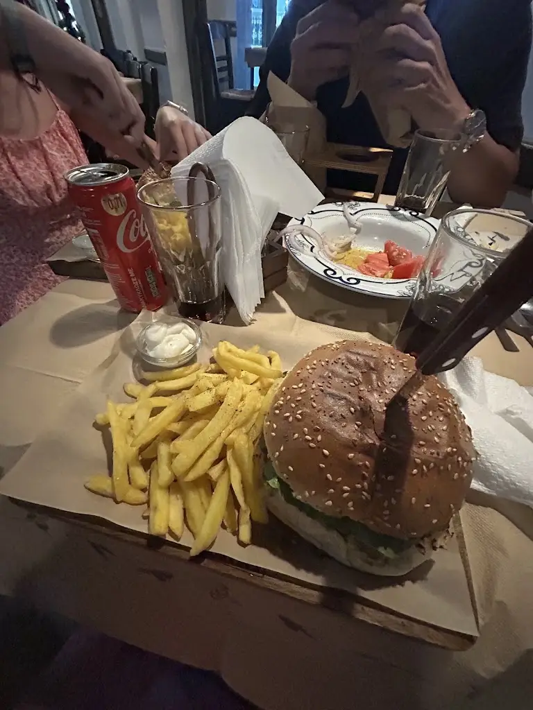 Paula Chavez_Τ'Αδράχτι | T'Adráchti_Skýros_Bewertung