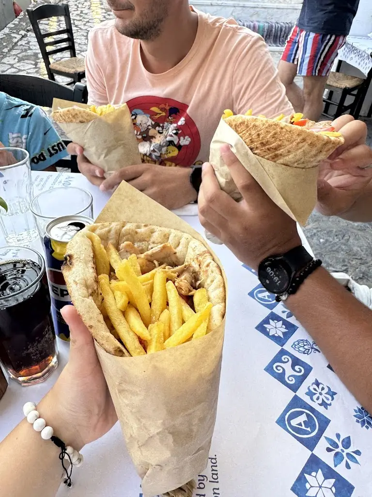 Georgiana Mureșan_Τ'Αδράχτι | T'Adráchti_Skýros_Bewertung