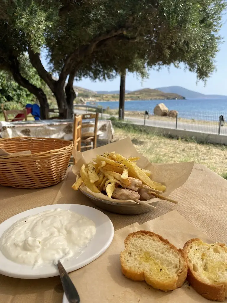 Canteen_Skýros_slider_image_2