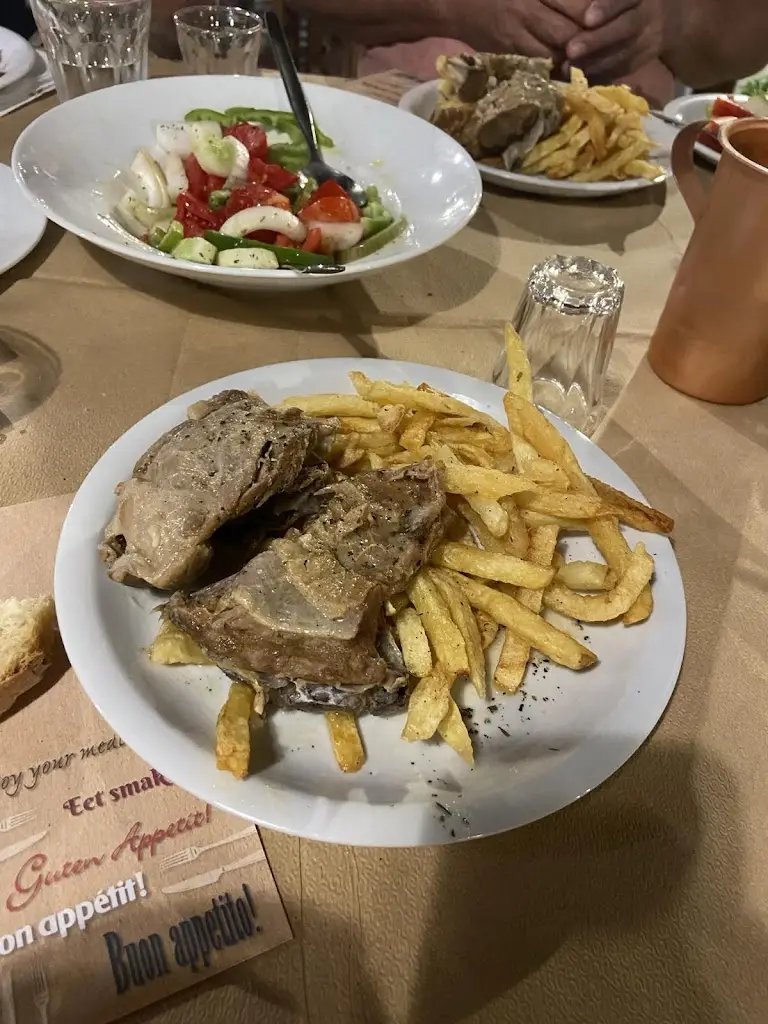 Manolia Greek Reastaurant_Skýros_slider_image_2