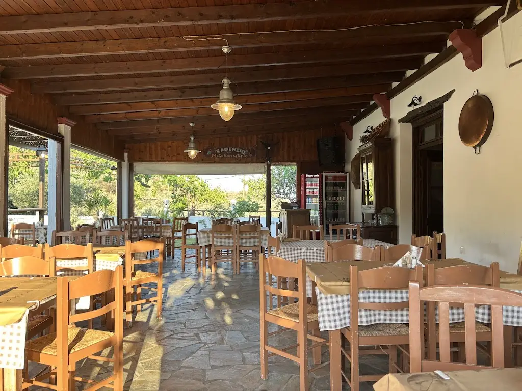 Manolia Greek Reastaurant_Skýros_slider_image_3