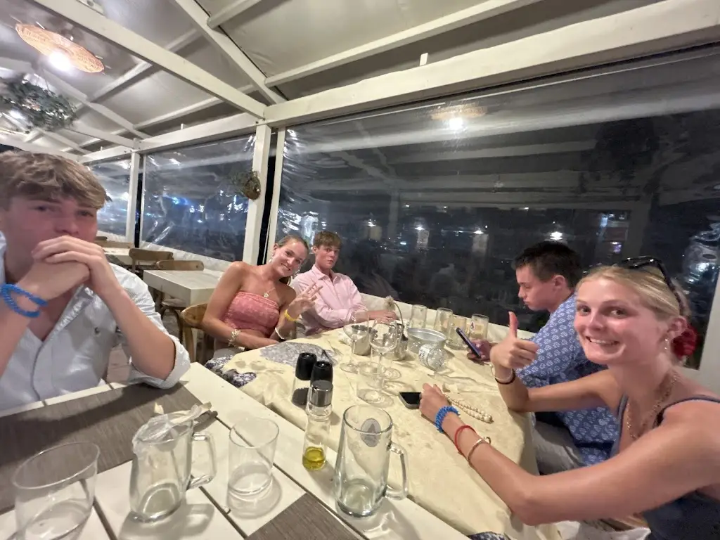 Kaka Alexander_Mills_Vathí_recensione