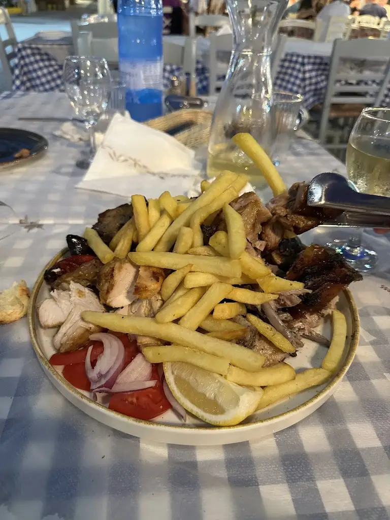 Locals Kouzina by Aristotelis Kalkanis_Vathí_slider_image_3