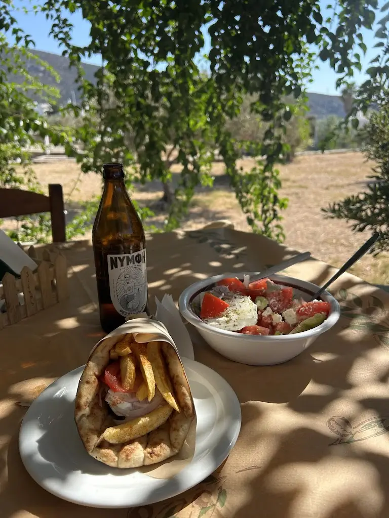 Chloe Turner-Davis_TO LIVADI_Vathí_Bewertung