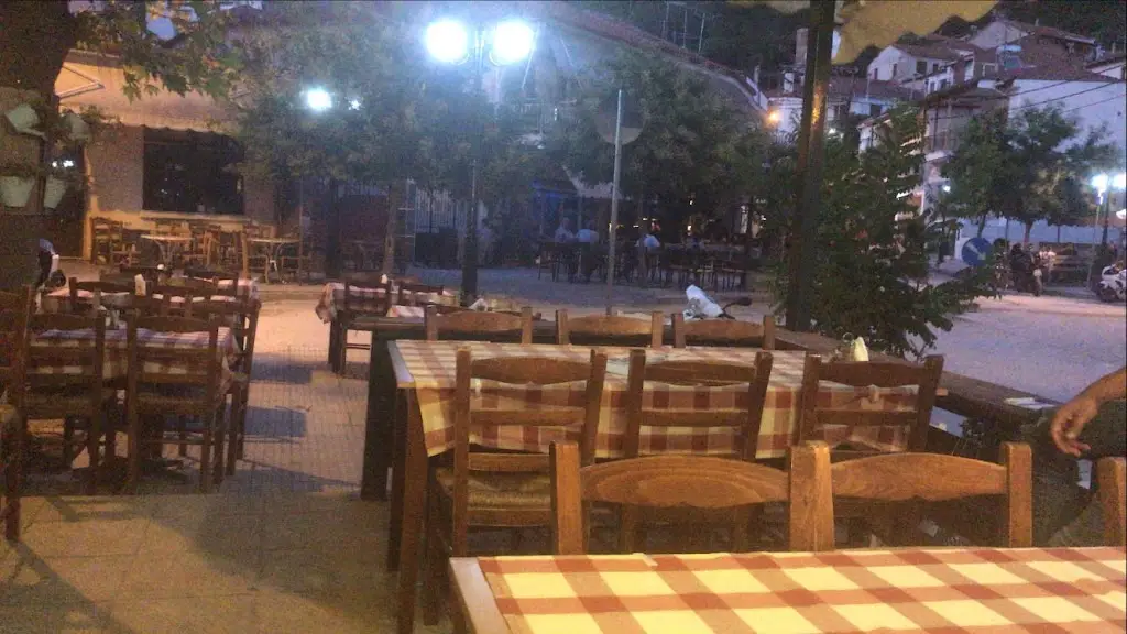 Το μπαλκονάκι Restaurant in Ágio Pnévma