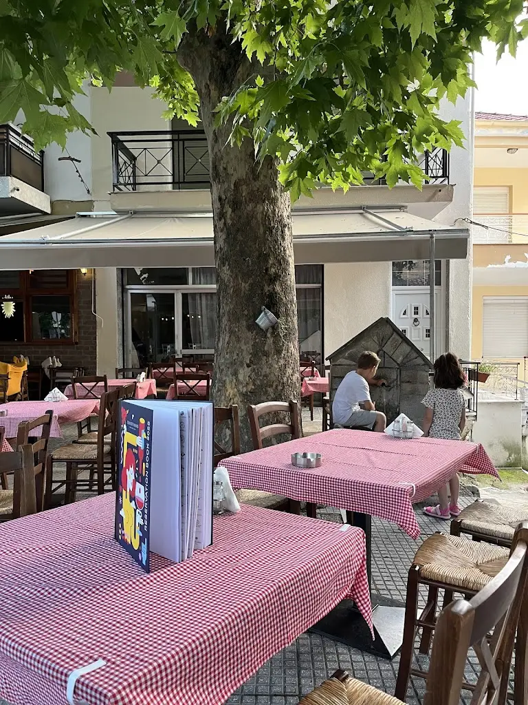 Πλατεία 6 Restaurant in Ágio Pnévma