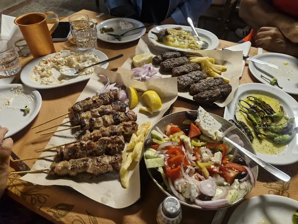 Πλατεία 6_Ágio Pnévma_slider_image_3