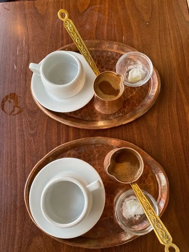 Chris Vagkidis_Cafe Hovoli_Ágios Athanásios_review