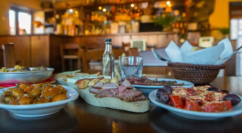 Cafe Hovoli_Ágios Athanásios_slider_image_3