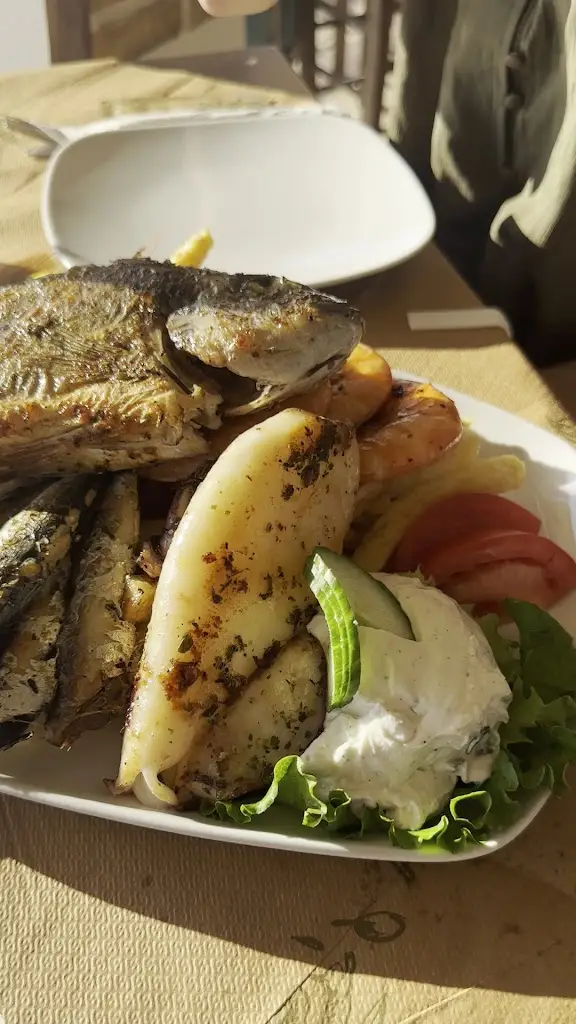 Akrogiali Family Taverna Agios Gordios_Ágios Athanásios_slider_image_2