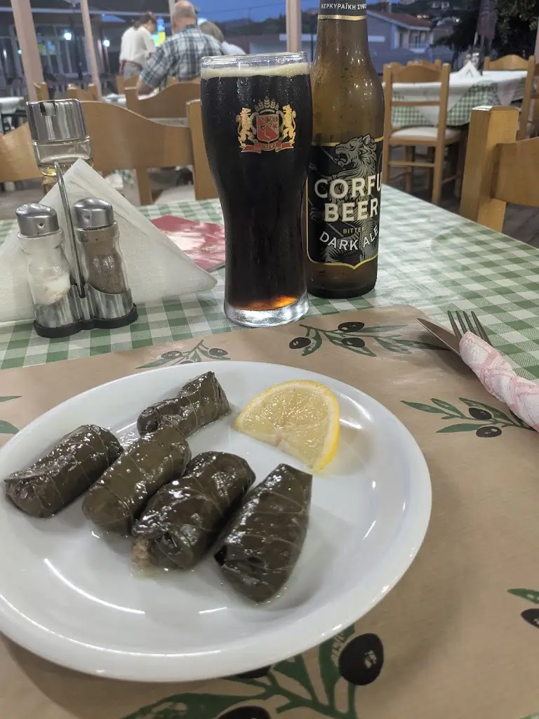 Edmond Lam_Yiannis Grill Room_Ágios Spyrídon_Bewertung