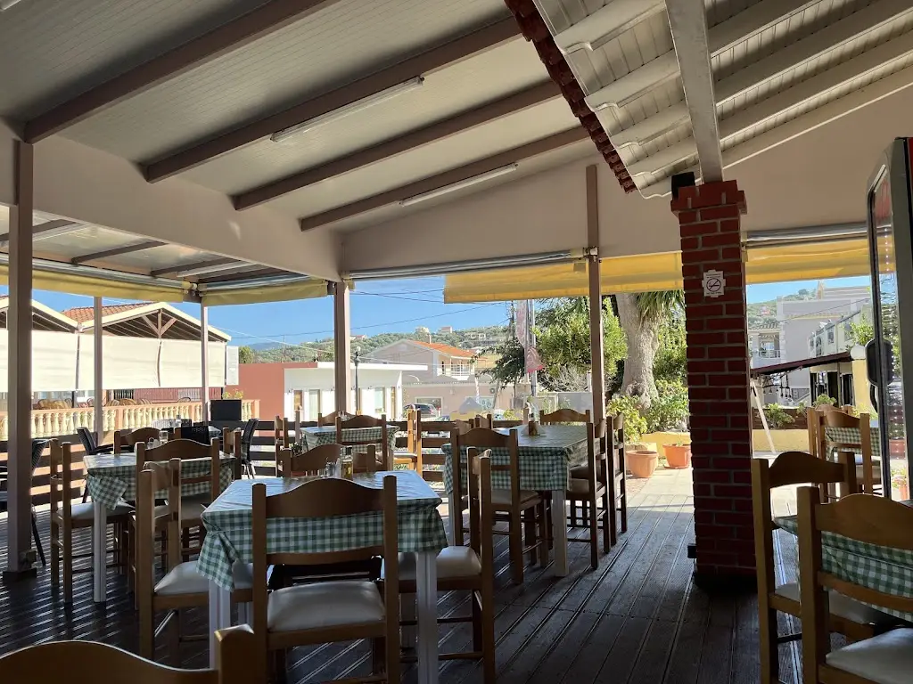 Yiannis Grill Room Restaurant in Ágios Spyrídon