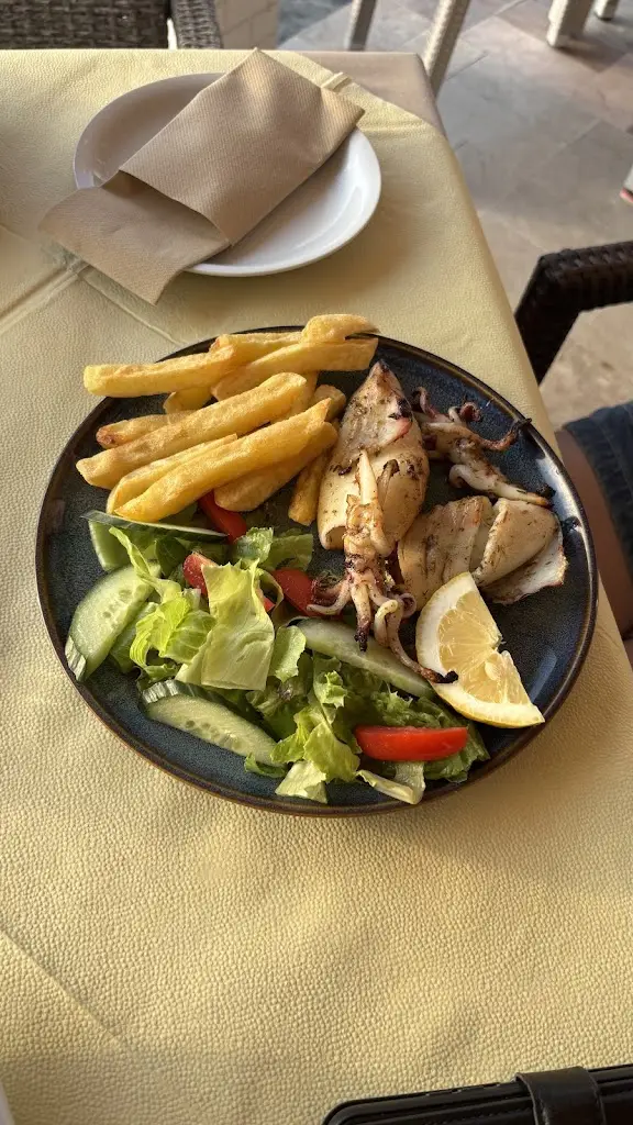 Dominik .Pašák_Waves Restaurant_Ágios Vasíleios_Bewertung