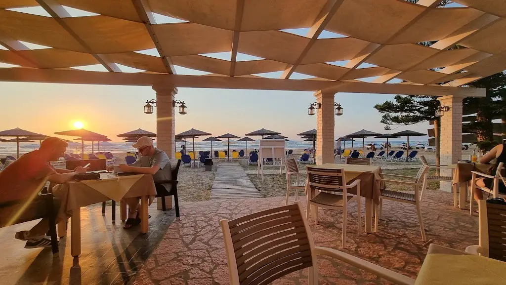 Waves Restaurant Restaurant in Ágios Vasíleios