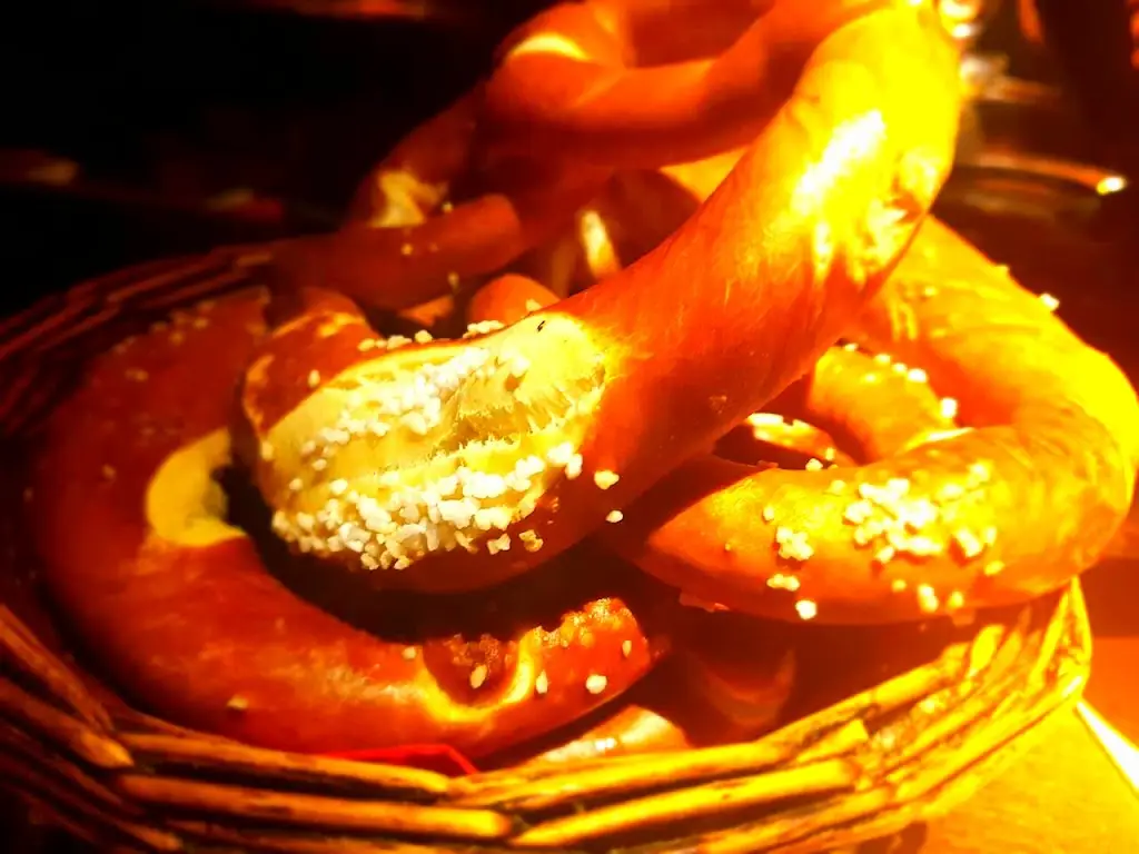 Cristina Engel_Question mark - Pub Restaurant_Argyroúpoli_review