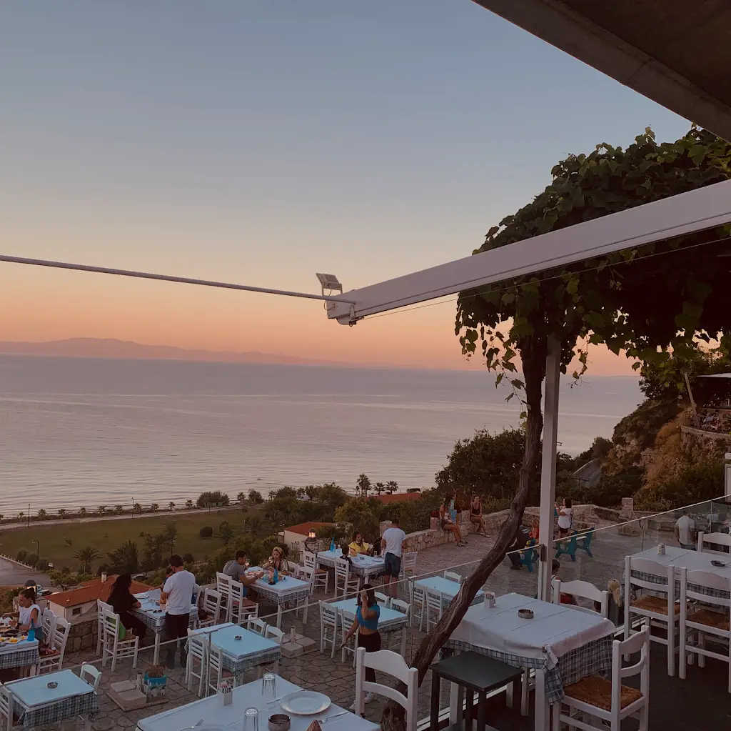 Thea Thalassa Restaurant in Áfytos