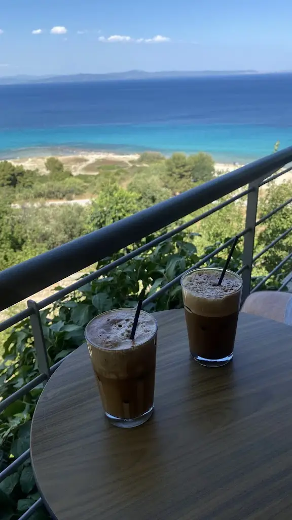 Ravza Karadeniz_Notos All Day Bar_Áfytos_Bewertung