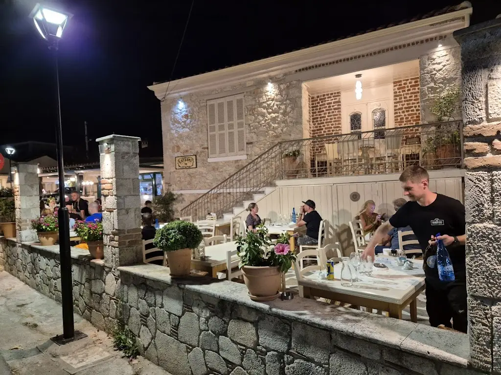 Kardamo Restaurant in Áfytos