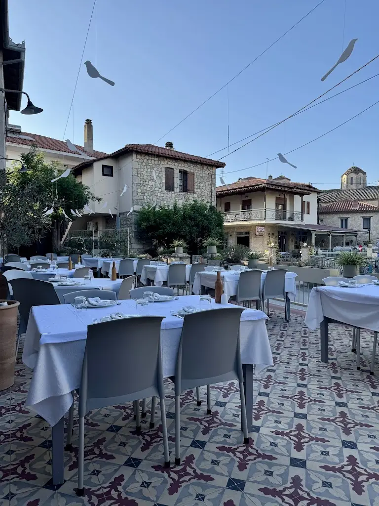 Florian Döbeli_Sousourada restaurant_Áfytos_review
