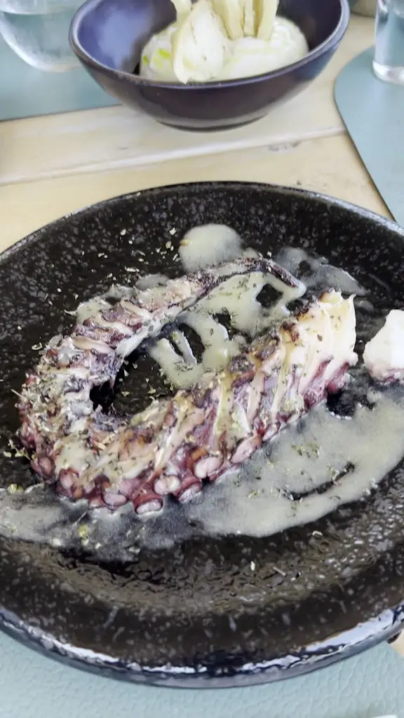 Tuna Mediterranean Cuisine_Áfytos_slider_image_2