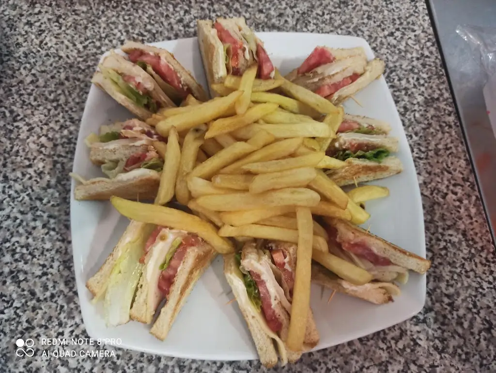 Menü_Mantzare_Aigínio_Bild_1