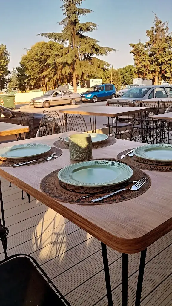 Popi's Cook and Grill_Aigínio_slider_image_1