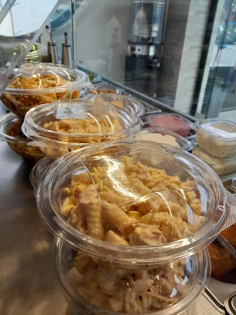 Popi's Cook and Grill_Aigínio_slider_image_2