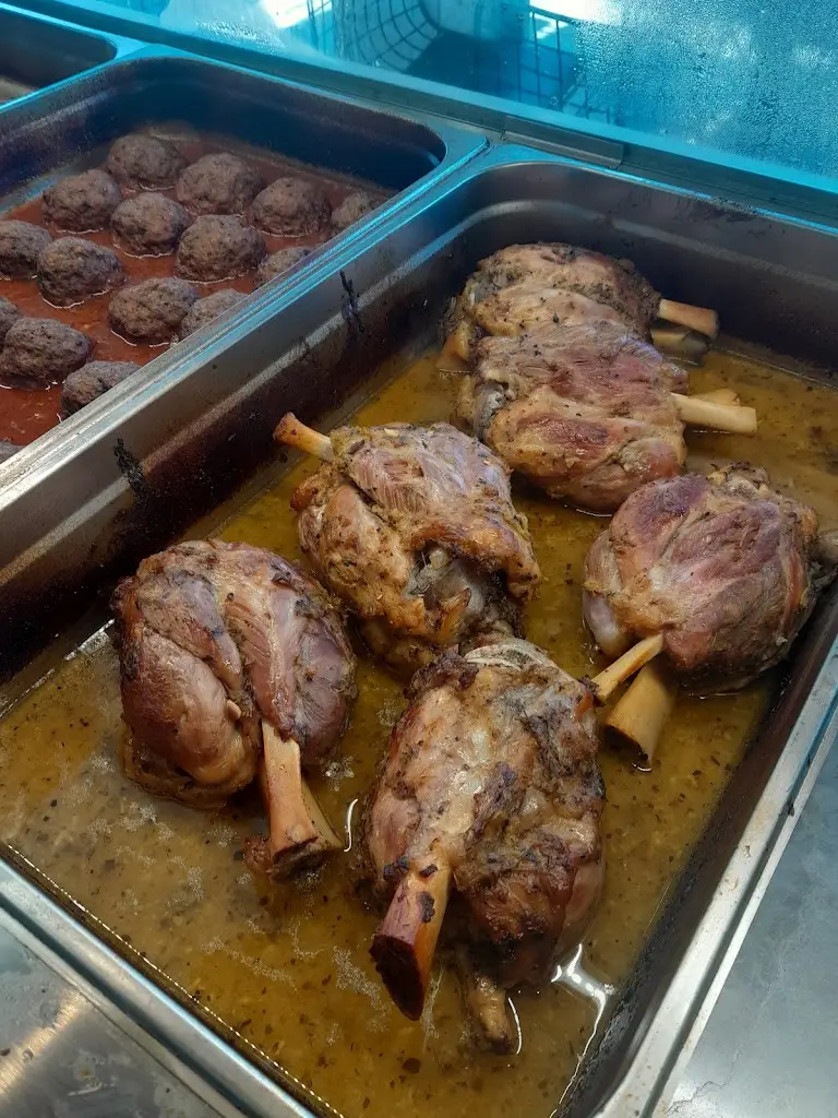 Popi's Cook and Grill_Aigínio_slider_image_3