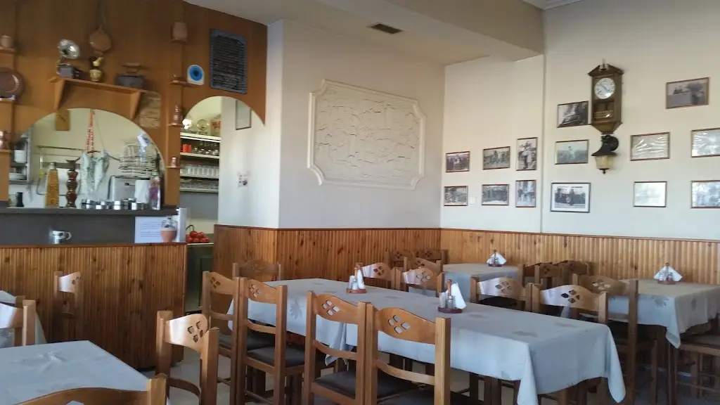 Ταβέρνα "ΜΑΚΗΣ" Restaurant in Aigínio