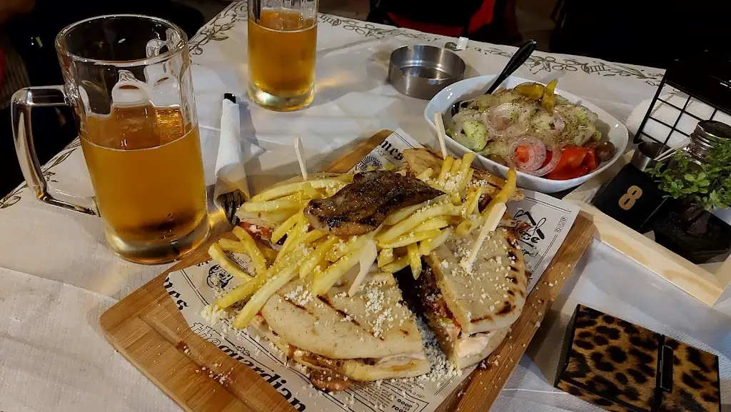 ΜΑΙΡΗ Μαίρη_WOODY FAST FOOD_Aigínio_recensione