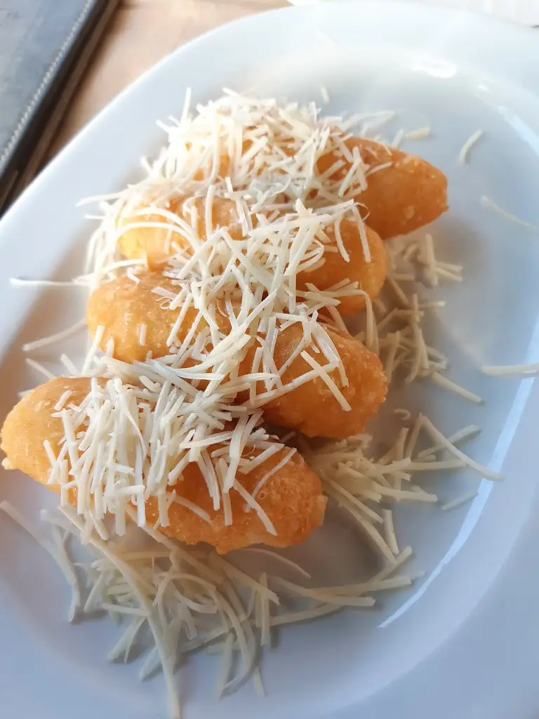 Nataliia Zhavruk_Taverna Olympos_Aghios Panteleímon_recensione