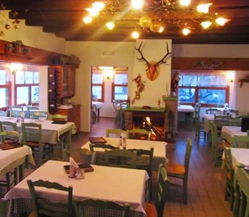 Taverna Olympos restaurante en Aghios Panteleímon