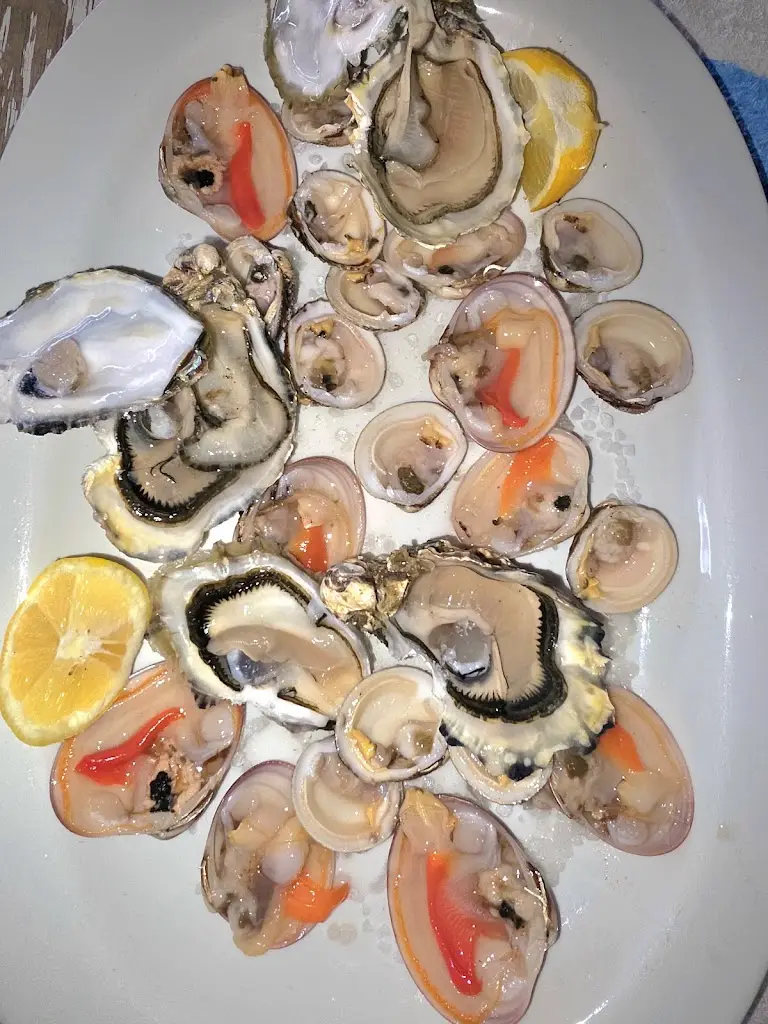 ALARGINO TAVERN_Argyroúpoli_slider_image_3