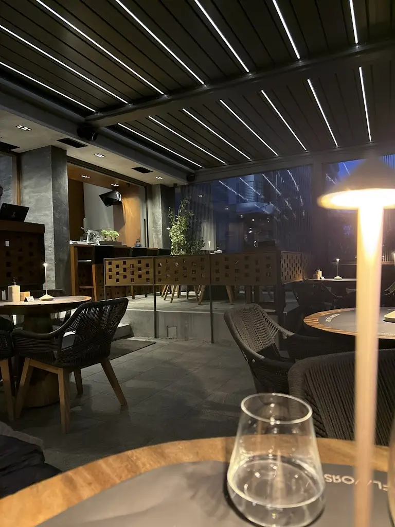 Teddy's Elixir_Argyroúpoli_slider_image_2